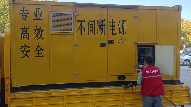 蚌山柴油发电机组和UPS电源配合使用时，如何避免切换过程中的电力中断？